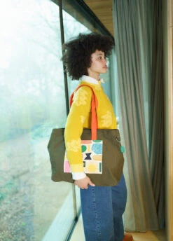 Donna Wilson Large Doodle Cotton Shopper 7 Donna Wilson Large Doodle Cotton Shopper -Donnawilson Shop DoodleCottonShopper FaunaSweater S1 SS25 Heks LoRes