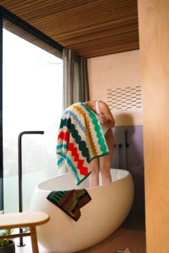 Donna Wilson Mixed Fizz Bath Towel 12 Donna Wilson Mixed Fizz Bath Towel -Donnawilson Shop MixedFizzTowel S1 SS25 Heks LoRes