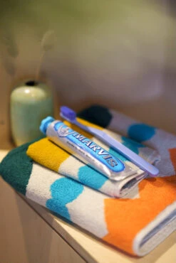 Donna Wilson Mixed Fizz Bath Towel Set 16 Donna Wilson Mixed Fizz Bath Towel Set -Donnawilson Shop MixedFizzTowels S1 SS25 Heks LoRes