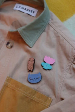 Donna Wilson Peanut Pin Badge -Donnawilson Shop PinBadges S1 SS25 Lottie LoRes