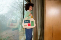 Donna Wilson Large Pocket Patch Cotton Shopper -Donnawilson Shop PocketPatchShopper S1 SS25 Heks LoRes