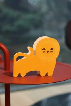 Donna Wilson Richie Lion Cut-Out Card -Donnawilson Shop RichieCutoutCard S1 SS25 Lottie LoRes